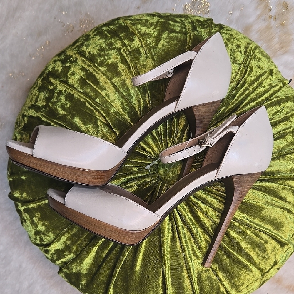 Burberry Women's Heels Size 38 1/2. Size 7.5 US. NEW!  Luxury. Designer. - Picture 8 of 14